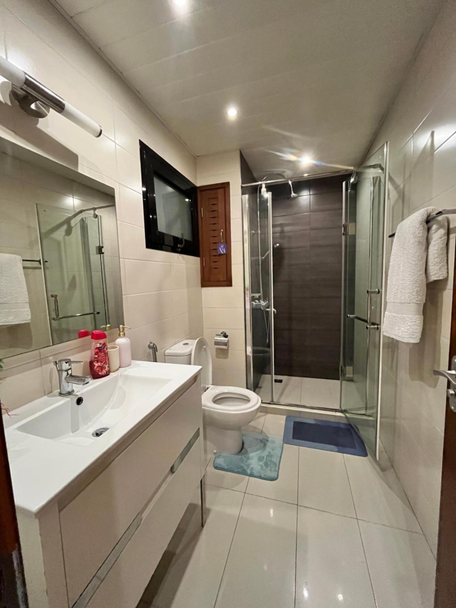 Coastalhome 75Inch Tv 5Min Drive To The City & Beach Dar es Salaam Exterior foto