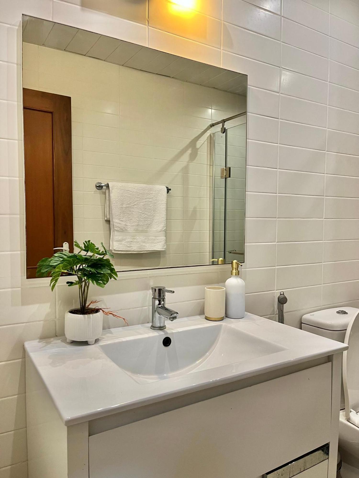 Coastalhome 75Inch Tv 5Min Drive To The City & Beach Dar es Salaam Exterior foto